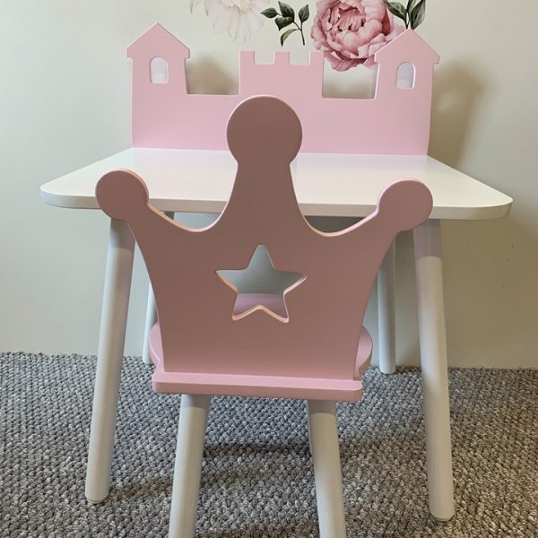 krzesełko w kształcie korony dla dziewczynki